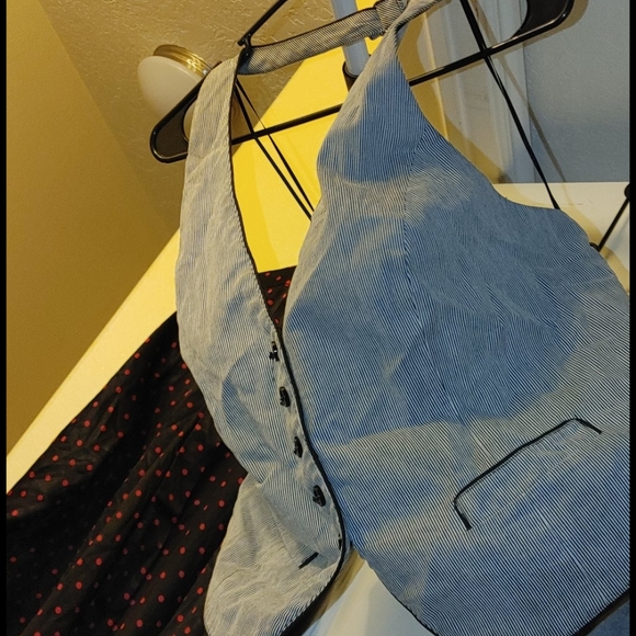 2 sweats, 1 vest, 1 night gown, 1 pair of slacks - Picture 8 of 12